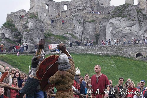 Ogrodzieniec, V Najazd Barbarzyńców, pojedynek