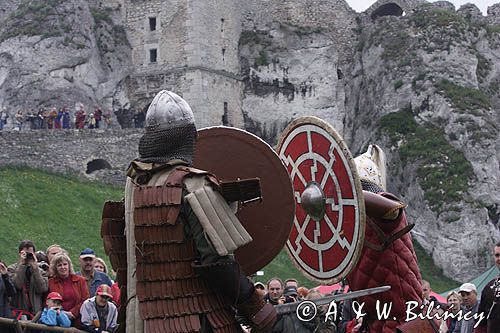 Ogrodzieniec, V Najazd Barbarzyńców, pojedynek