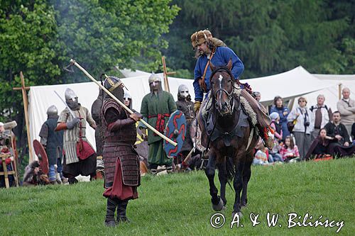 Ogrodzieniec, V Najazd Barbarzyńców, rycerz i zwiadowca