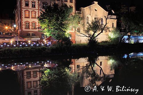 Opole, nad kanałem Młynówka o zmierzchu