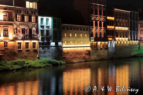 Opole, nad kanałem Młynówka o zmierzchu