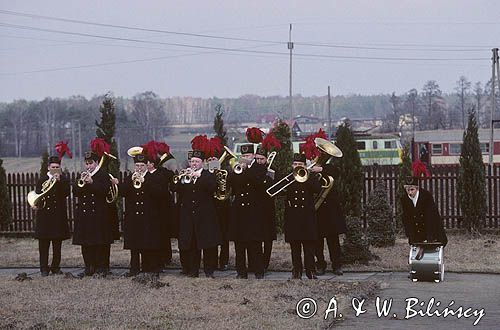 Górny Śląsk orkiestra górnicza w strojach galowych