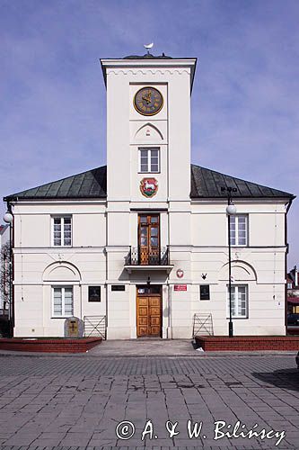 Piaseczno, klasycystyczny ratusz