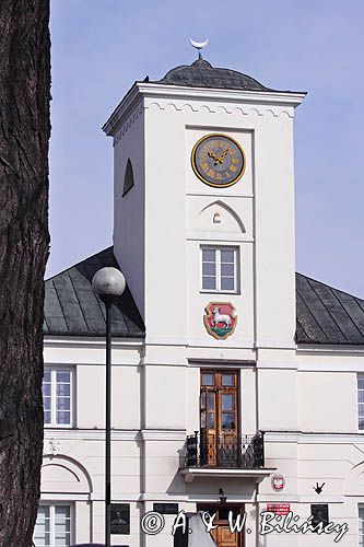 Piaseczno, klasycystyczny ratusz