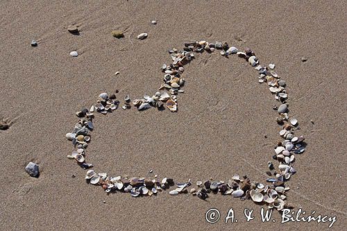 serce na piasku, plaża, wakacyjna miłość