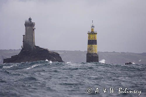 w cieśninie Raz de Sein, Pointe du Raz, Przylądek Raz, Bretania, Francja, latarnia morska