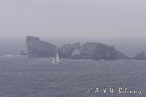 skały przy przylądku Pointe du Toulinquet, Bretania, Francja