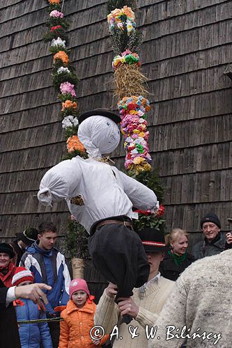 gonienie Judasza wokół kościoła, Rabka, Wielka Sobota