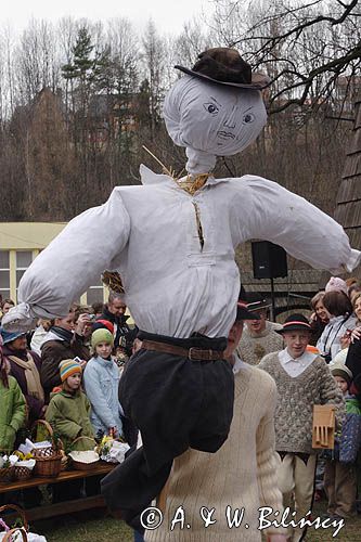 gonienie Judasza wokół kościoła, Rabka, Wielka Sobota