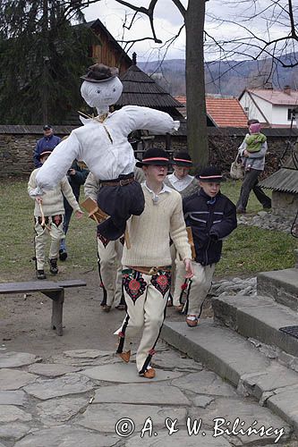 gonienie Judasza wokół kościoła, Rabka, Wielka Sobota