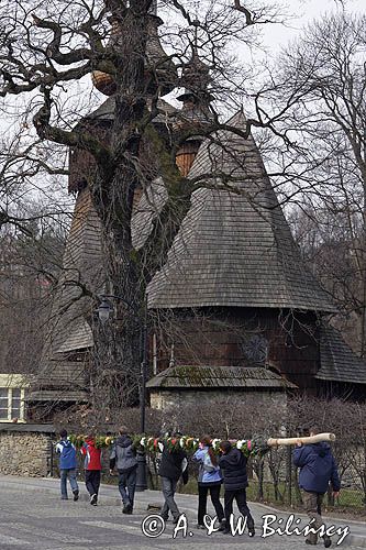 Rabka, niesienie palmy wielkanocnej zabytkowym kościele drewnianym pw św. marii Magdaleny, Muzeum Władysława Orkana, Niedziela Palmowa