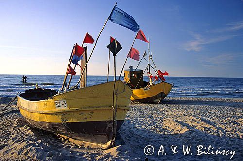 Rewal plaża i kuter rybacki