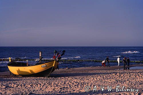 Rewal plaża i kuter rybacki