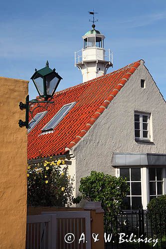 Zaułek i Latarnia morska w Ronne, Bornholm, Dania