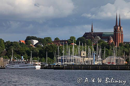 port jachtowy w Roskilde, Katedra w Roskilde, Roskilde Fjord, Zelandia, Dania