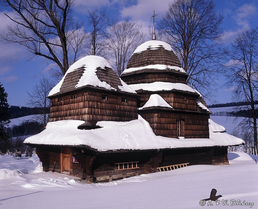 Zabytkowa cerkiew w Równi, obecnie kościół katolicki, Bieszczady