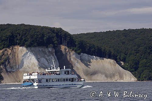 kredowe klify na wyspie Rugia, Park Narodowy Jasmund, Niemcy, statek wycieczkowy z Sassnitz