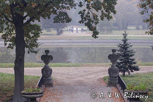 park przy Zamku w Rydzynie - barokowa rezydencja Leszczyńskich wzniesiona w latach 1682 - 1695