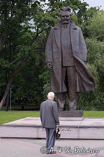 Ryga, pomnik łotewskiego pisarza i historyka literatury Andrejsa Upitsa, Łotwa