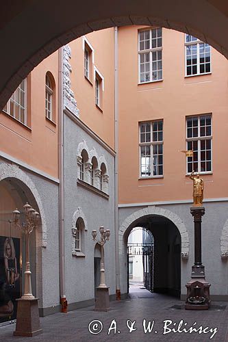 Ryga, zaułek na Starym Mieście, Złoty Rycerz, Łotwa