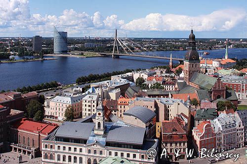 Ryga, panorama z wieży kościoła św. Piotra, Sv. Peterbaznica, Stare Miasto, rzeka Dźwina, Daugava, Łotwa
