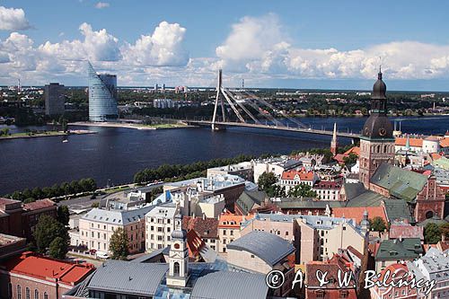 Ryga, panorama z wieży kościoła św. Piotra, Sv. Peterbaznica, Stare Miasto, rzeka Dźwina, Daugava, Łotwa