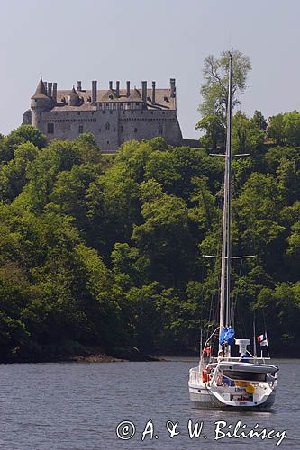 jacht typu Ovnie s/y Liberte na rzece Trieux, Bretania, Francja, zamek La Roche Jagu