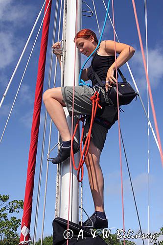 wchodzenie na maszt, wyspa Bjorko, szkiery Turku, Finlandia climbing on the mast, Bjorko Island, Finland