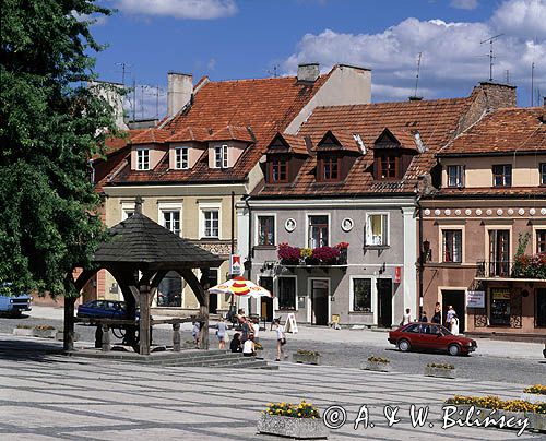 Sandomierz, rynek, studnia, kamienice mieszczańskie