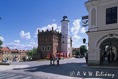 Sandomierz, na rynku, widok na ratusz