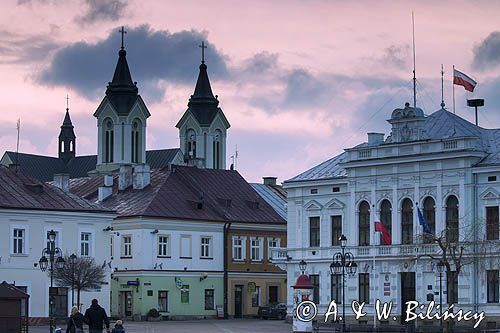 Sanok, Kamienice przy Rynku, Kościół Przemienienia Pańskiego, Fara