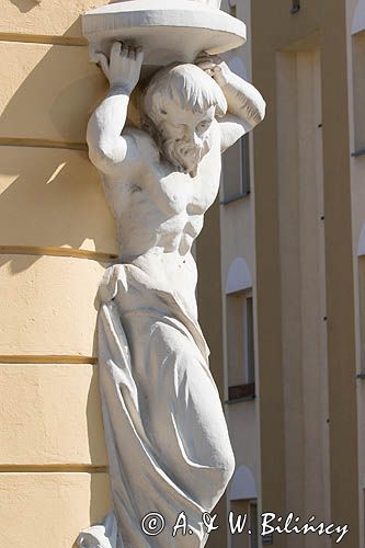 Sanok, Atlas, Dom pod Atlasem