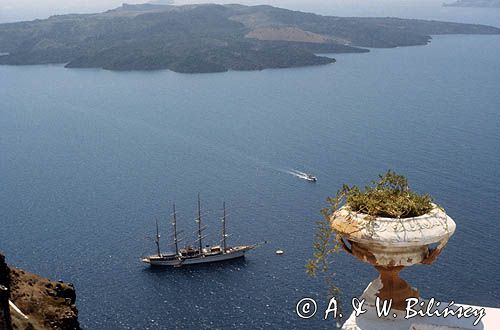 Santorini, Thira, Grecja, widok na wyspę Palea Kameni