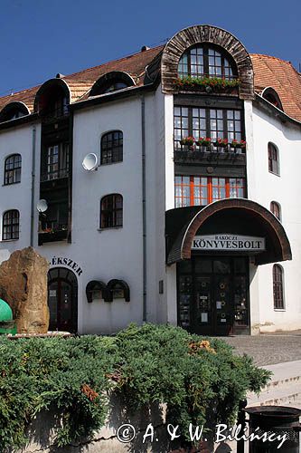 Sarospatak, budynki modernistyczne, zaprojektowane przez Imre Makovecza, Węgry