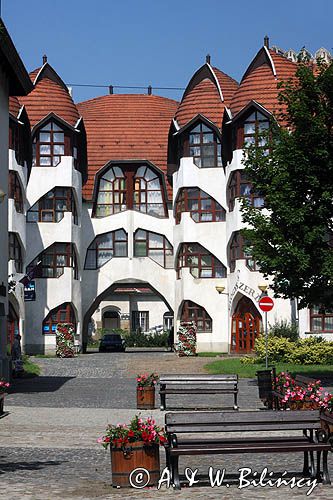 Sarospatak, budynki modernistyczne, zaprojektowane przez Imre Makovecza, Węgry