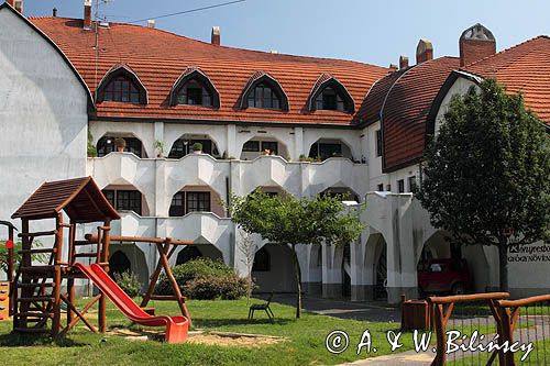Sarospatak, budynki modernistyczne, zaprojektowane przez Imre Makovecza, Węgry
