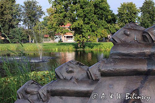 fontanna w parku miejskim w Silute, Park Regionalny Delty Niemna, Litwa Silute, Nemunas Delta, Lithuania