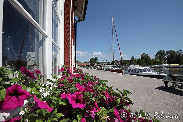 Port w Sjotorp od strony kanału Gota, Szwecja