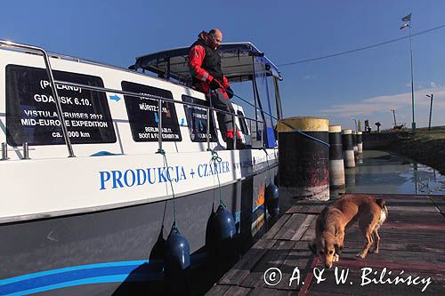 Vistula Cruiser 30 w śluzie Krostkowo (lock). European waterway E 70