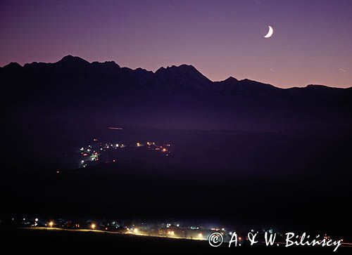 Noc na Spiszu, widok na Tatry i wieś Rzepiska