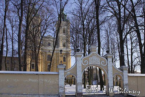 Stara Wieś, Sanktuarium Bazylika Matki Boskiej Starowiejskiej, ojcowie Jezuici