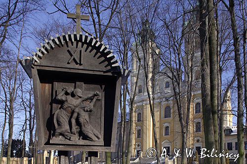 Stara Wieś, Sanktuarium Bazylika Matki Boskiej Starowiejskiej, ojcowie Jezuici, stacja drogi krzyżowej