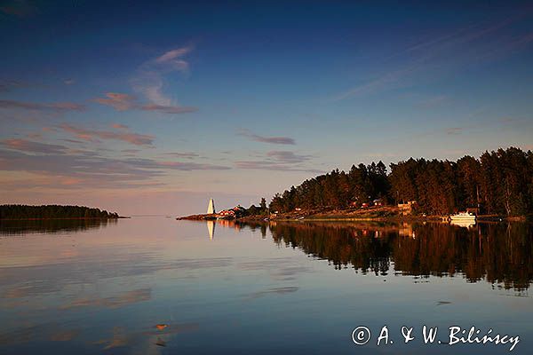 O zachodzie słońca w zatoce Staviken na jeziorze Vanern, Wener, Szwecja