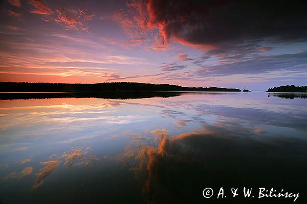 Wschód słońca w zatoce Staviken na jeziorze Vanern, Wener, Szwecja