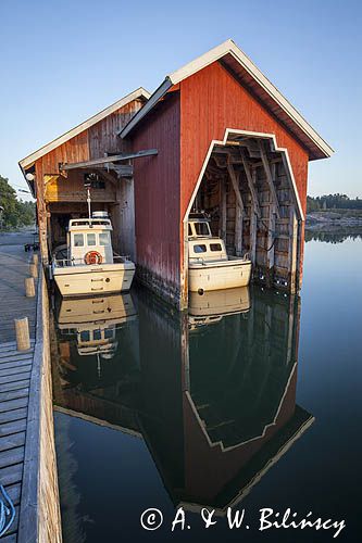 Garaże dla łodzi, port na Stenskar, Archipelag Turku, Finlandia