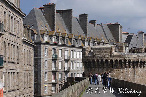 Saint Malo, Bretania, Francja

St. Malo, obronne mury zewnętrzne, Bretania, Francja