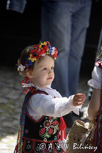 Kraków, dziewczynka w stroju krakowskim