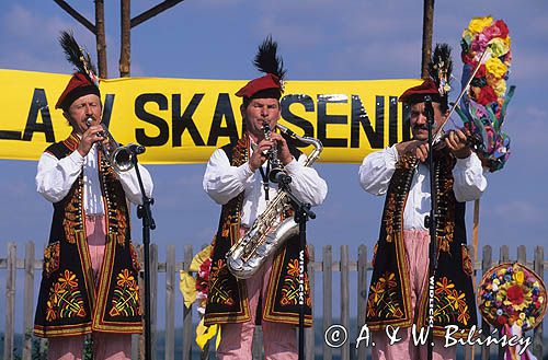 strój krakowski, na festynie w skansenie w Tokarni