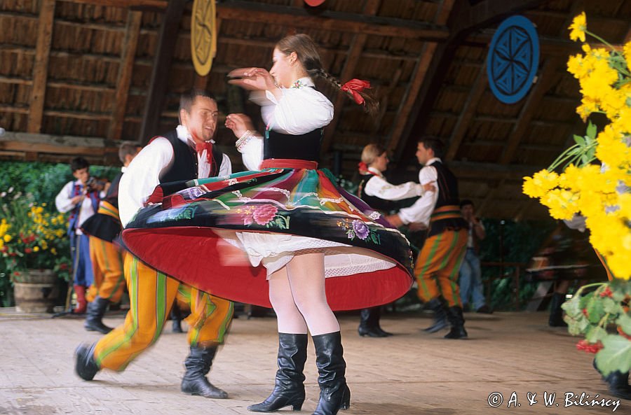 strój łowicki, zespół folklorystyczny z Przemyśla, festiwal folkloru w Sanoku