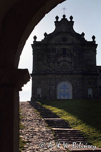 Święty Krzyż, Łysa Góra, Łysogóry, Góry Świętokrzyskie, Świętokrzyski Park Narodowy, kielecczyzna, Sanktuarum Relikwi Krzyża Świętego